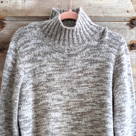 Zara Knit - long sleeve sweater, Size M - Picture 2 of 4